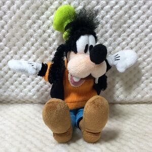 Walt Disney World Goofy Plush Theme Park Exclusive 8in Sitting